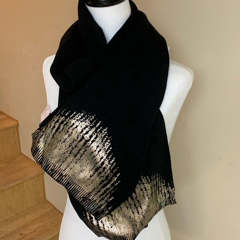 Melanie Lyne scarf